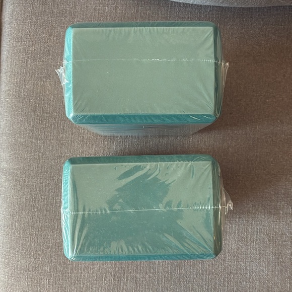 Set of Two Green Yoga Blocks - Picture 6 of 7